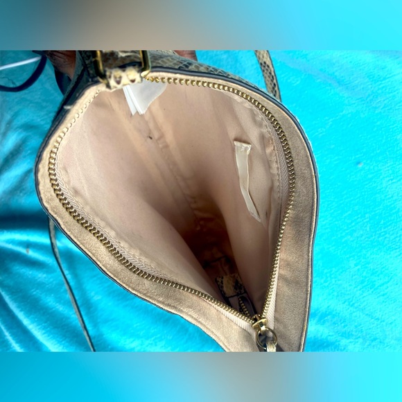 FAUX SNAKE PRINT | CROSSBODY BAG - Picture 3 of 3